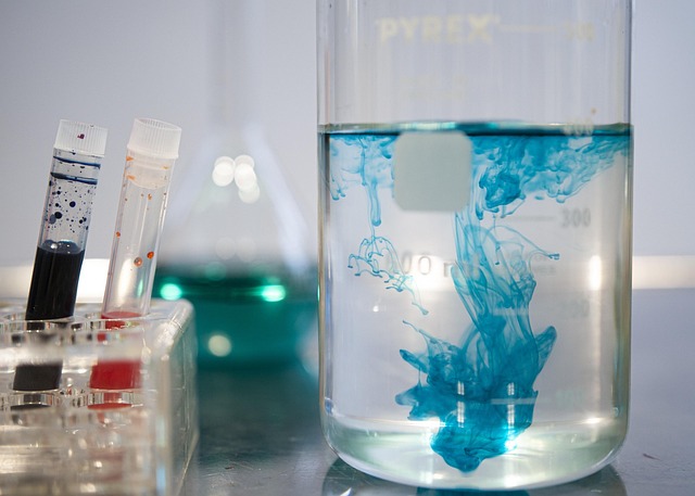 聚氨酯塑膠跑道環(huán)保液體擴鏈劑在透氣型、混合型跑道中的性能表現(xiàn)差異與應用策略